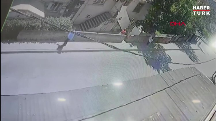 Silahlı saldırı! Kaçma anı kamerada...