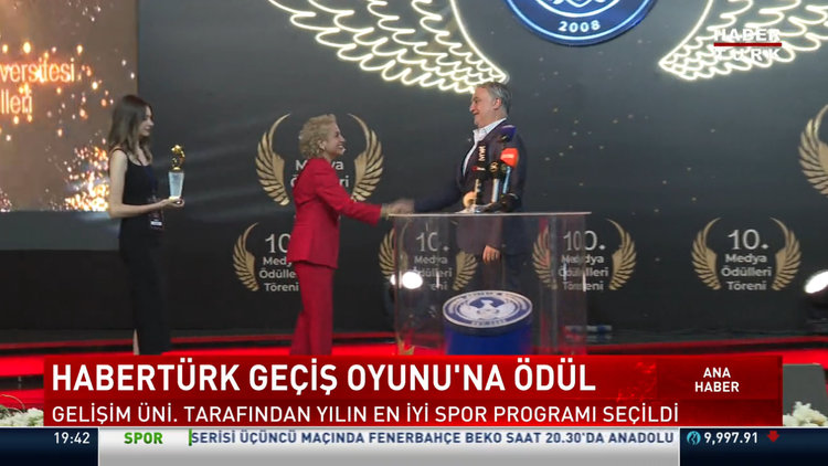 'Geçiş Oyunu'na ödül: Yılın en iyi spor programı seçildi