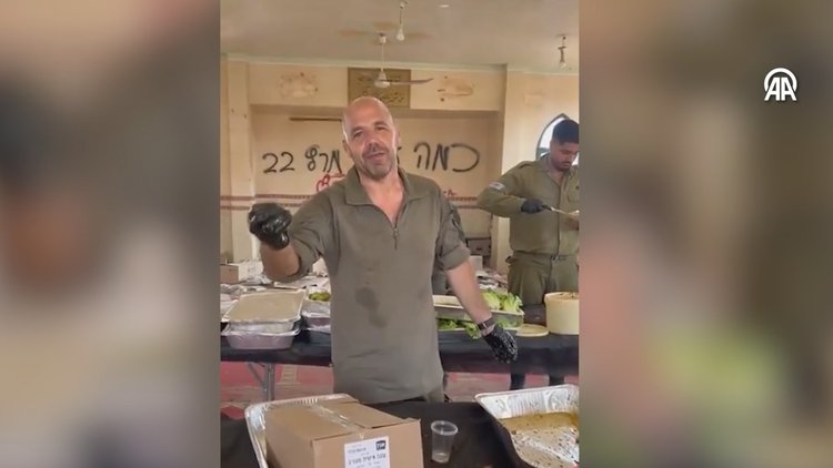 İsrail askerleri, tahrip ettikleri camiyi mutfak olarak kullanıyor