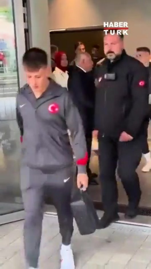 Cenk Tosun'dan Mehmet Büyükekşi'ye tavır