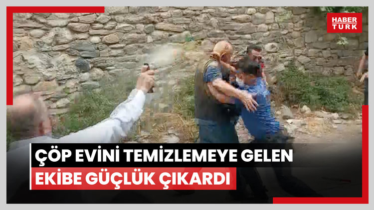 Çöp evini temizlemeye gelen ekibe güçlük çıkardı, ikna etmeye çalışan polisi bıçakladı