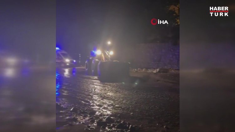 Erzurum'da heyelan otomobili dereye sürükledi