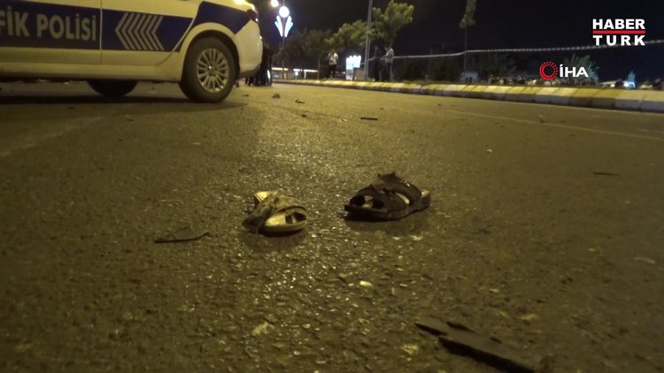 Şanlıurfa'da otomobil yayalara çarptı! Ölü ve yaralılar var