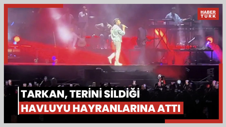 Tarkan, terini sildiği havluyu hayranlarına attı