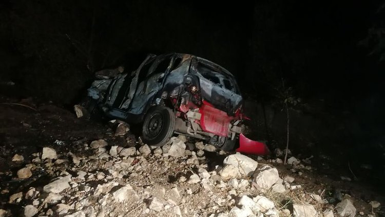 Tokat'ta yolcu otobüsü ile çarpışan otomobil alev aldı: 2 ölü, 3 yaralı