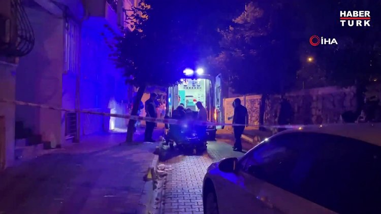 Fatih'te bina çöktü! Genç kız alt kata düştü