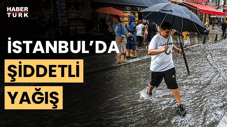 İstanbul'da aniden bastıran yağmur yolları göle çevirdi!