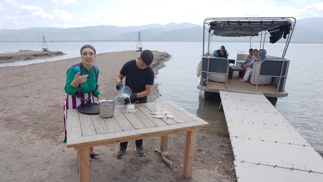 Baristanın elinden 'iced latte' sunumu!