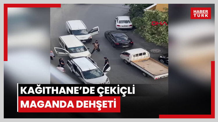 Kağıthane'de çekiçli maganda dehşeti: Otomobilin önünü kestiler, camları kırıp darbettiler