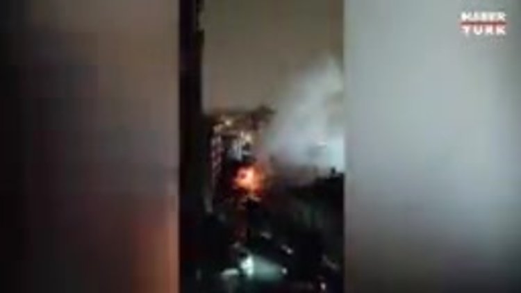 İstanbul'un Alibeyköy ilçesinde elektrik direği patlayınca zor anlar yaşandı