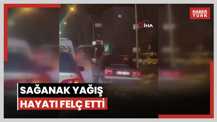 Bursa'da sağanak yağış hayatı felç etti