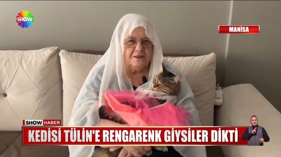 Kedisine bebek gibi bakıyor!