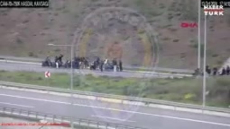 İstanbul'da motosikletliler ile polis ekiplerinin kovalamacası kamerada