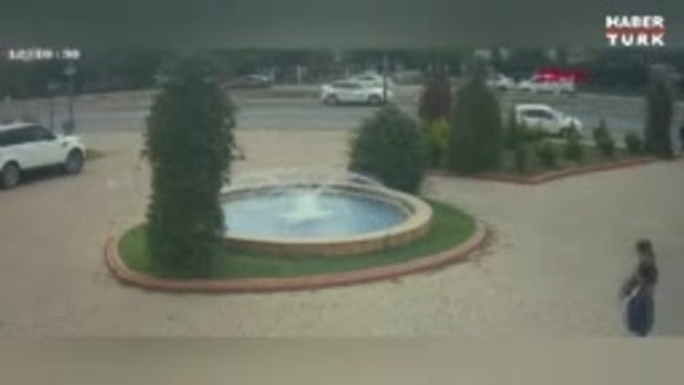 Silivri'de iki otomobilin çarpıştığı anlar kamerada