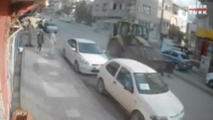 Hatay'da freni arızalanan iş makinesinin 7 araca çarpması sonucu 8 kişi yaralandı