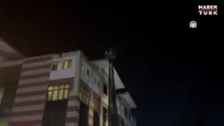 Öğrenci yurdunun altındaki otoparkta yangın paniği