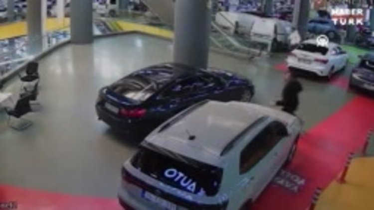 Esenyurt'ta oto galericiler sitesinde 1 kişi silahla vurularak yaralandı