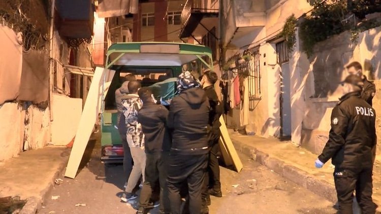 Beyoğlu'nda yabancı uyruklu anne ve bebeği evlerinde ölü bulundu