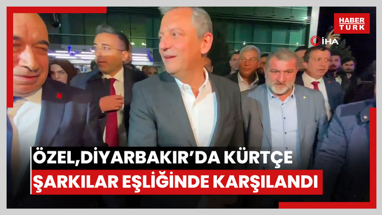 CHP Genel Başkanı Özel, Diyarbakır'da Kürtçe şarkılar eşliğinde karşılandı