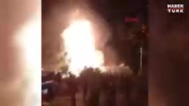 İzmir'de evde çıkan yangında yaşanan patlama çevredekileri endişelendirdi