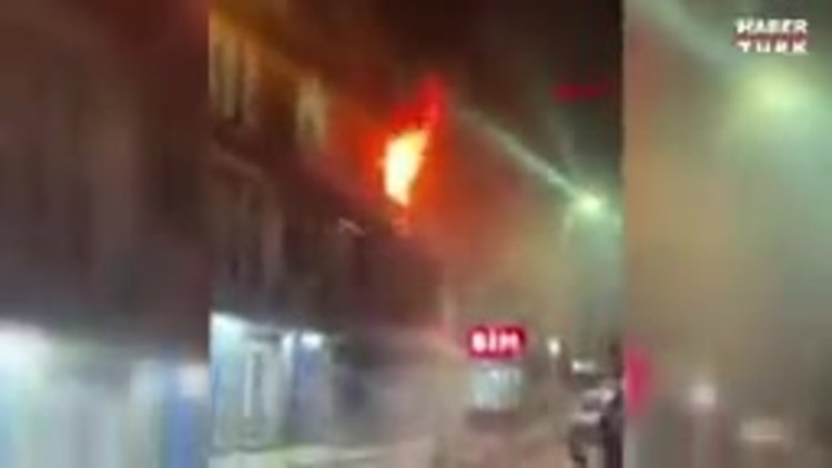 Sultangazi'de yangında mahsur kalanlar itfaiye ekipleri tarafından kurtarıldı