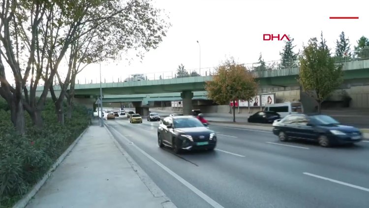Bakırköy'deki sabıkalı üst geçitte yine TIR kazası