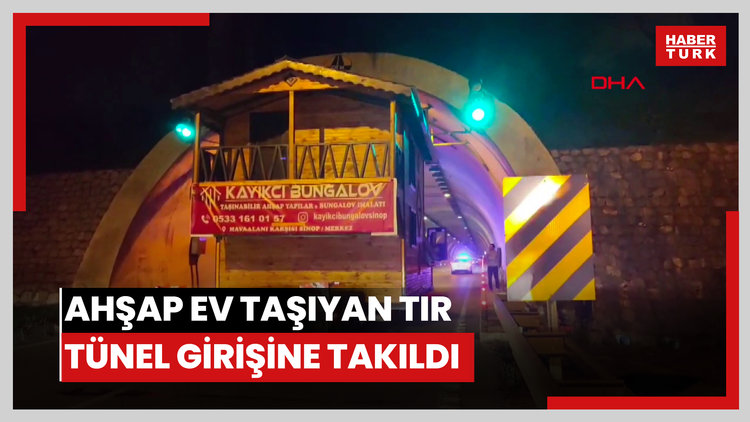 Ahşap ev taşıyan TIR tünel girişine takıldı