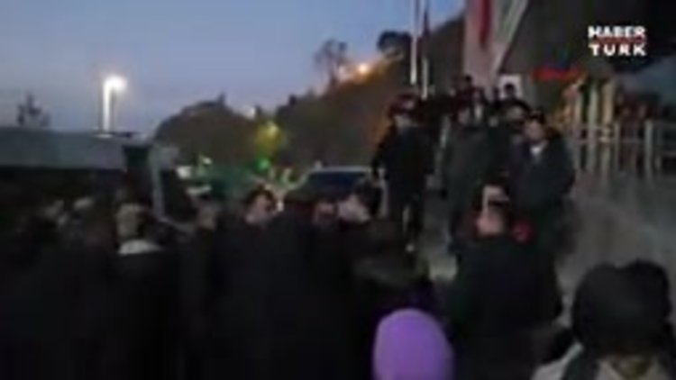 Trafikte kavga ettiği kişiyi bıçakladı, bıçaklayan serbest, mahalleden 6 tutuklu