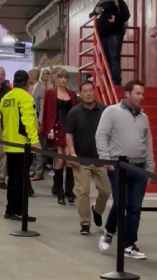 Taylor Swift korumalarından gazetecilere uyarı