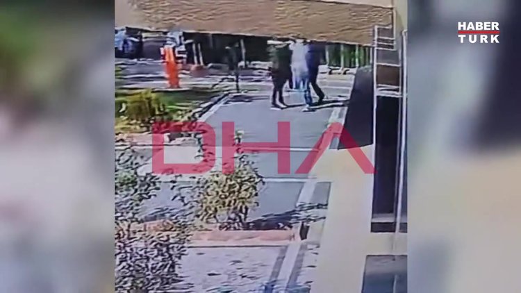Eski yönetici, binanın yeni yöneticisi kadına yumruk attı; o anlar kamerada