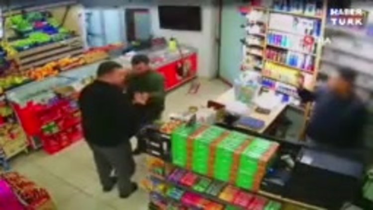 Bu markete gelen dans etmeden alışveriş yapamıyor