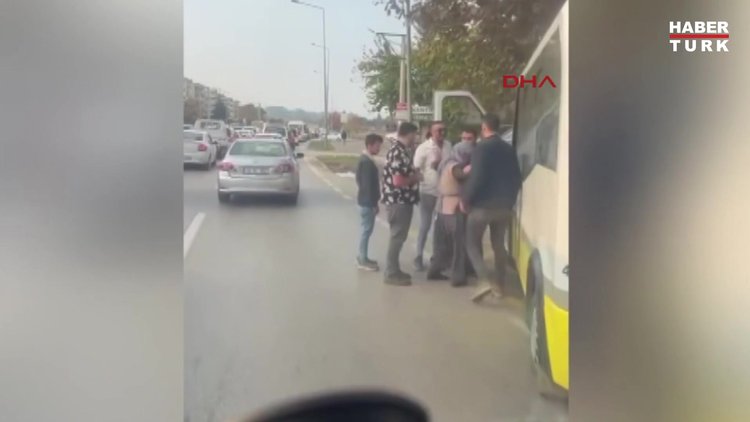 Trafikte tartıştığı belediye otobüsü şoförünü tabancayla tehdit etti; o anlar kamerada