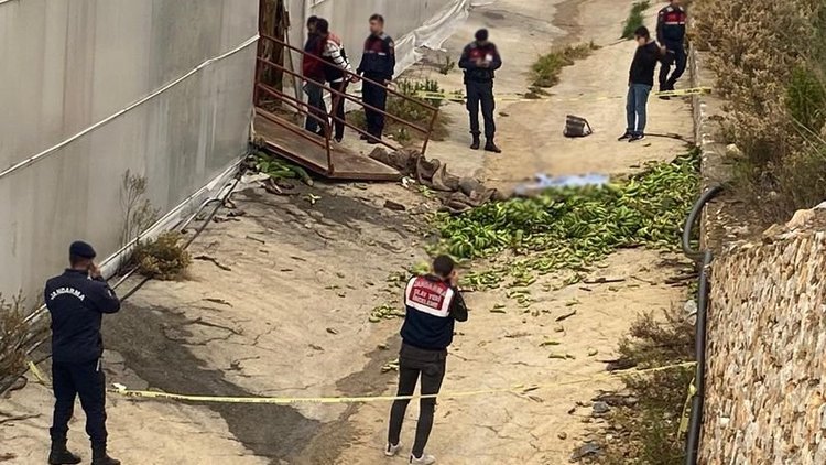 Alanya'da muz serasında kasanın halatı koptu: 2 ölü, 2 ağır yaralı
