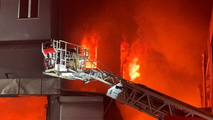 Beylikdüzü'nde fabrika yangını