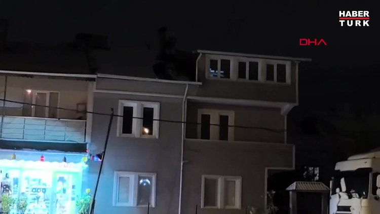 Kardan kapanan anteni temizlemek için çıktığı çatıdan düşüp, öldü