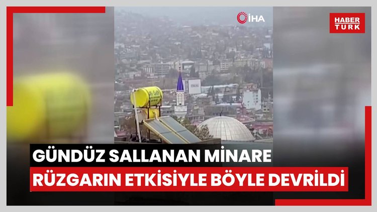 Gündüz sallanan minare rüzgarın etkisiyle böyle devrildi