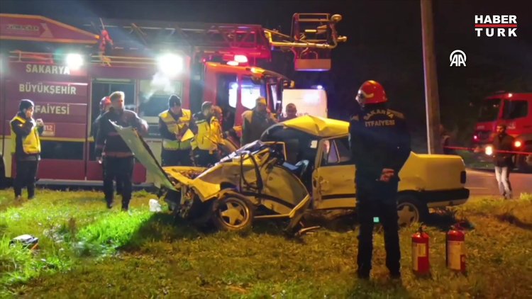 Sakarya'da iki otomobilin çarpıştığı kazada karı koca hayatını kaybetti
