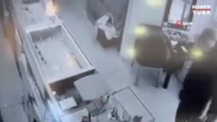 Kuyumcuya dehşeti yaşattılar!