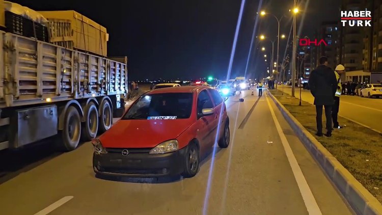 Otomobilin çarptığı motosikletli öldü, yakınları parke taşlarıyla araca saldırdı