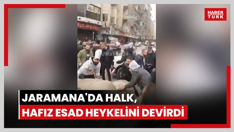 Şam'ın banliyölerinden Jaramana'da halk, Hafız Esad heykelini devirdi