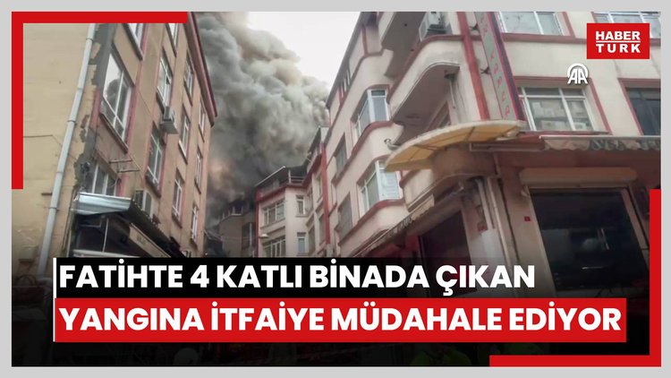 Fatihte 4 katlı binada çıkan yangına itfaiye müdahale ediyor