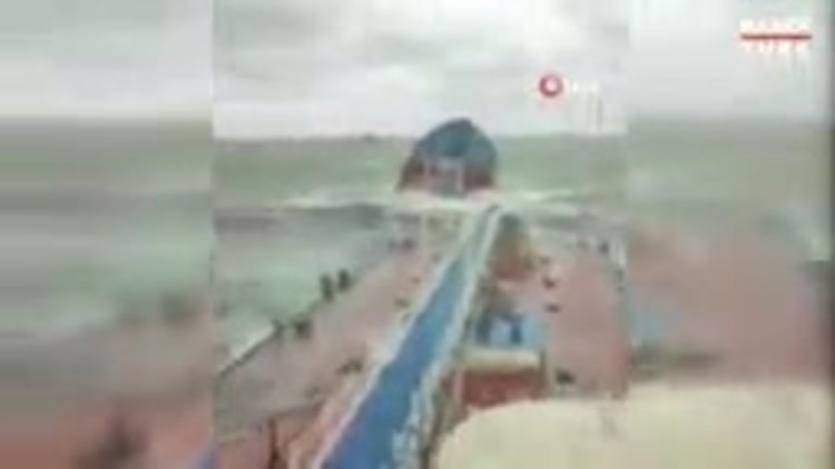 Karadeniz'de kaza yapan gemi ikiye bölündü: 1 ölü