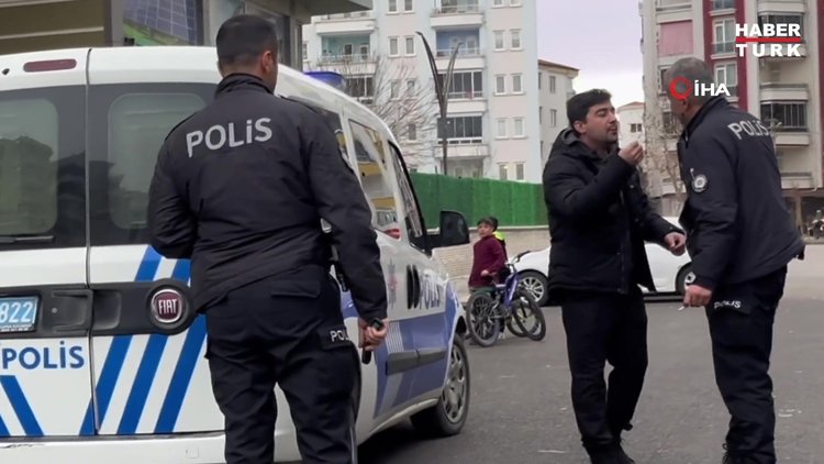 Gözaltına alınmak istenen şahıs, "Beni döv" diye polis memuruna yalvardı