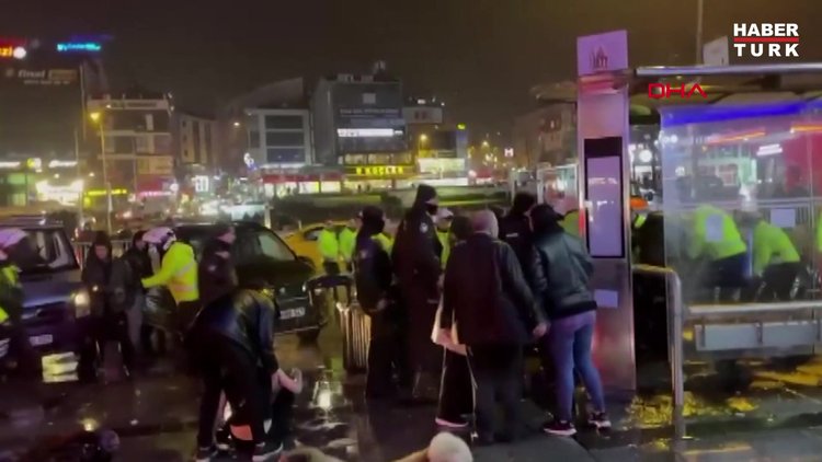 Çekmeköy'de polis otosuna çarpan sürücünün yakınları polise saldırdı; 4 polis yaralandı