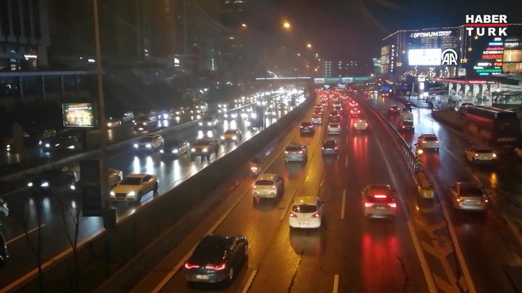 İstanbul'da yağış aralıklarla etkili oluyor