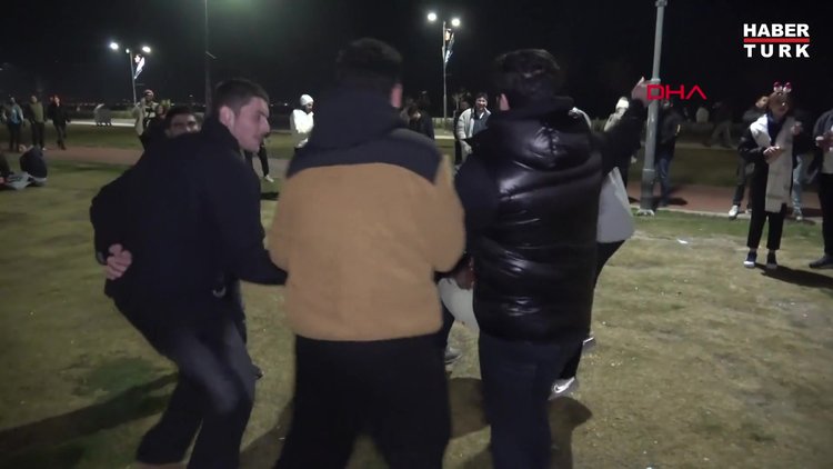 İzmir'de yeni yılı coşkuyla karşıladılar