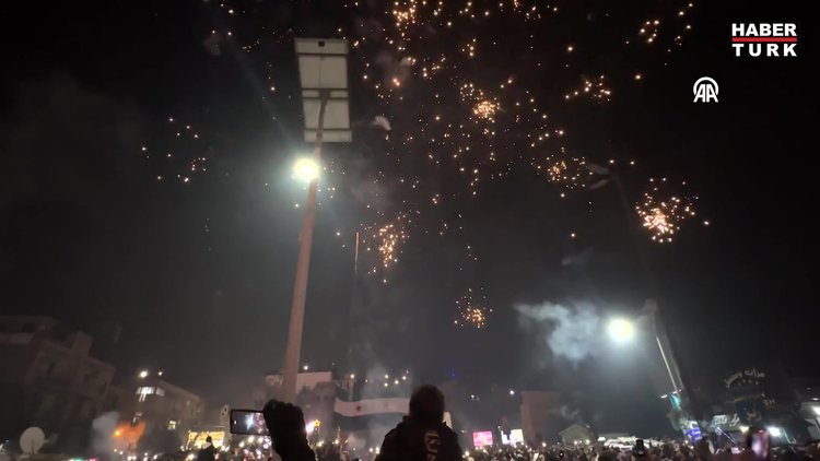 Suriye'de Bab Touma Meydanında yılbaşı coşkuyla kutlandı