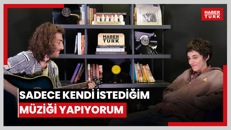 Z Frekansı'nda bu haftanın konuğu, şarkıları milyonlarca kez dinlenen genç müzisyen Mavi Solman!