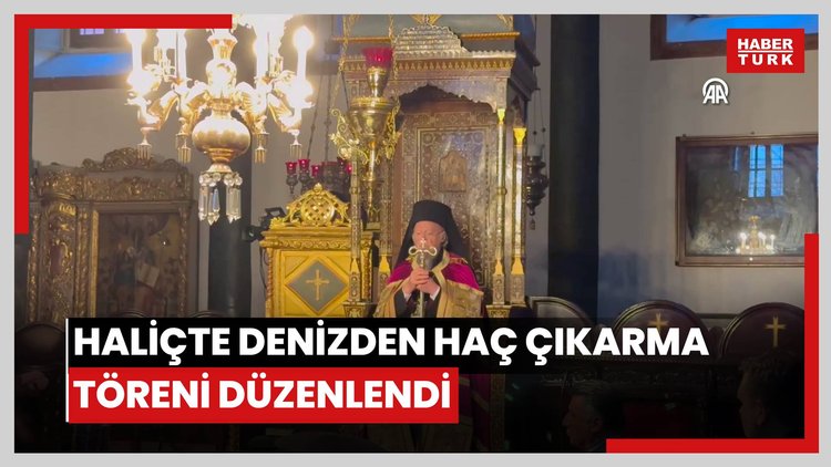 Haliçte denizden haç çıkarma töreni düzenlendi
