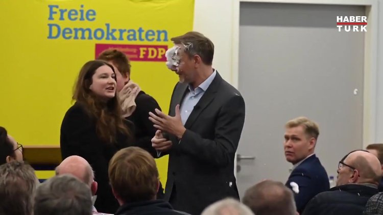 Alman politikacıya protesto